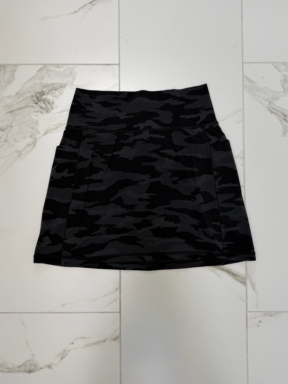 Athleta Salutation Stash Pocket 16.5" Skort Black Camo